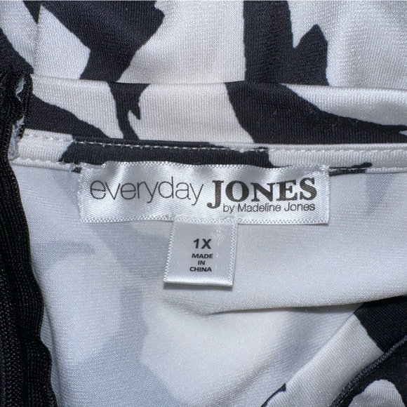 Everyday Jones Madeline Jones 1X Black White Floral Jumpsuit Pockets Wide Leg - Picture 6 of 9